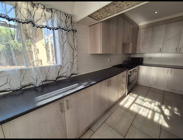 3 BEDROOM HOUSE FOR SALE IN VANDERBIJLPARK SE 1